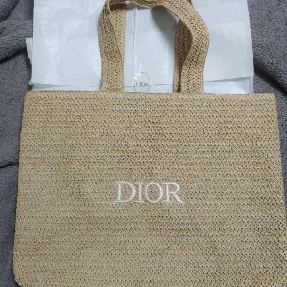 Authentic Dior Natural Raffia Tote with Embroidered Logo - Picture 5 of 8
